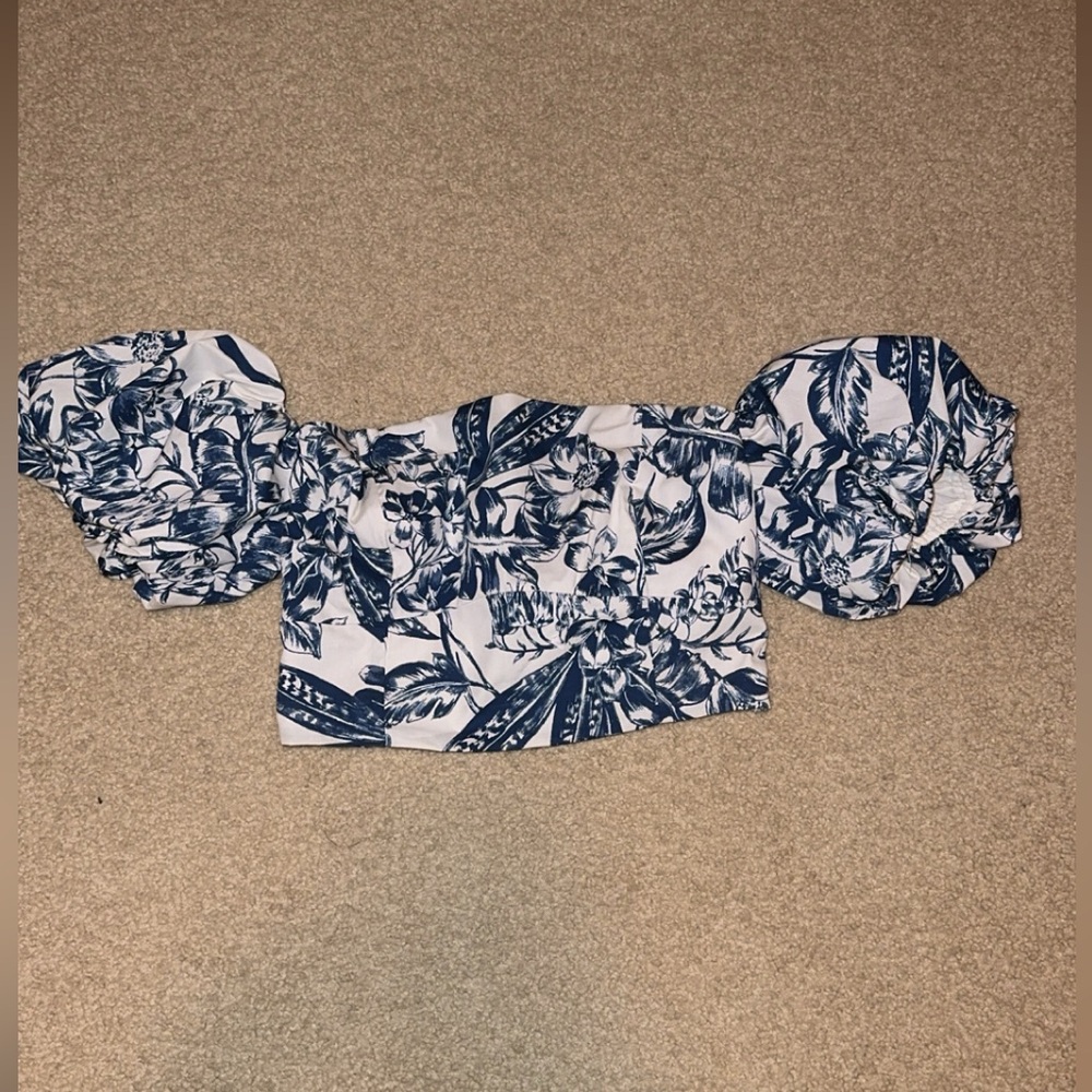 BNWT Abercrombie off the shoulder crop top